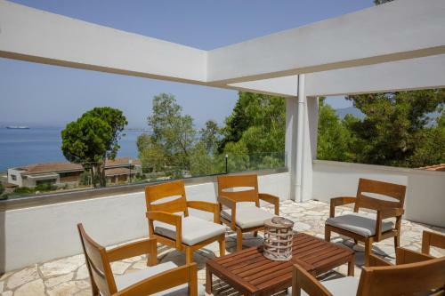 Villa Bay's Balcony Verga