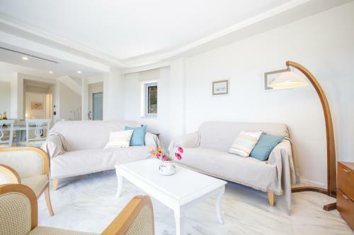 Villa Bay's Balcony Verga