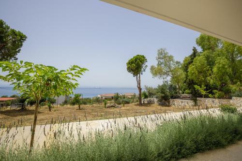 Villa Bay's Balcony Verga