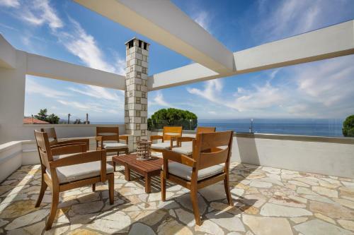 Villa Bay's Balcony Verga