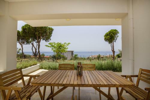 Villa Bay's Balcony Verga