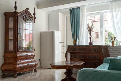 Rentwill Apartments Aristocrat
