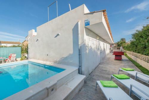 Villa Casa Blanca, Pool And Beach
