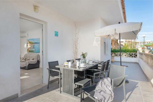 Villa Casa Blanca, Pool And Beach