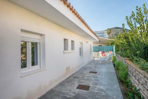 Villa Casa Blanca, Pool And Beach