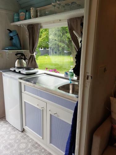 Bed & Breakfast Gardenhouse On Wheels