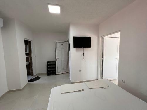 Brona Apartments