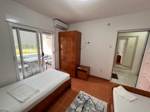 Brona Apartments
