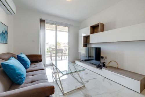 Splendid 2br Apartment, Steps To St Georges Bay