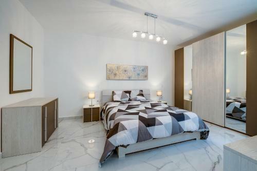 Splendid 2br Apartment In Central St Julians