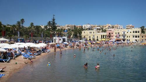 Splendid 2br Apartment In Central St Julians