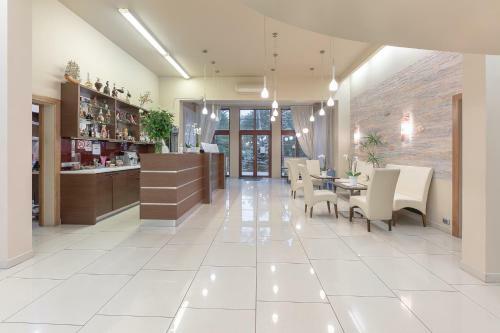Hostal Valensija Studio Apartment Hotel