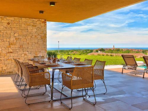 Enticing Holiday Home In Brtonigla With Jacuzzi