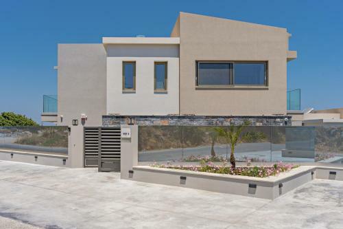 Luxurious Villa Aqua - With 2 Heated Pools