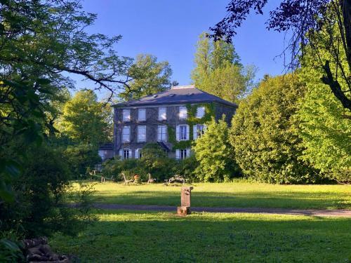 Chalets Dans Le Parc D'un Manoir Du 19eme Si�cle