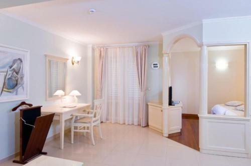 Hostal Apartments And Rooms Beachfront Luxury Condos