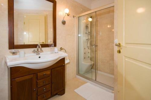Hostal Apartments And Rooms Beachfront Luxury Condos
