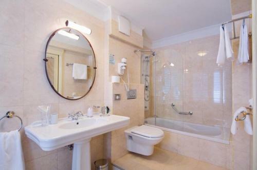 Hostal Apartments And Rooms Beachfront Luxury Condos