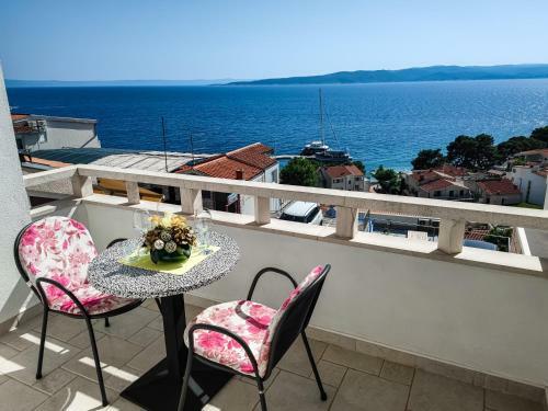 Apartment With Sea View And Free Parking