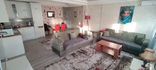 Central, Well-furnished 1+1 Apartment