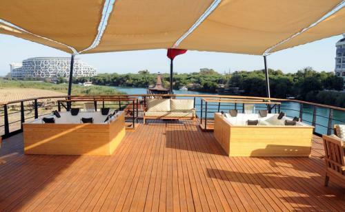 Limitless Yacht Hotel