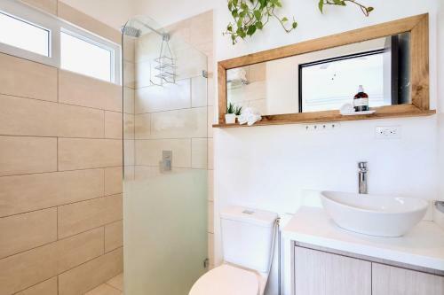 Bright & Airy 2br Condo Minutes From Jaco Beach