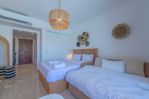 Boho-chic Studio Apartment In G-cribs, Pool View