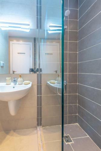 Boho-chic Studio Apartment In G-cribs, Pool View