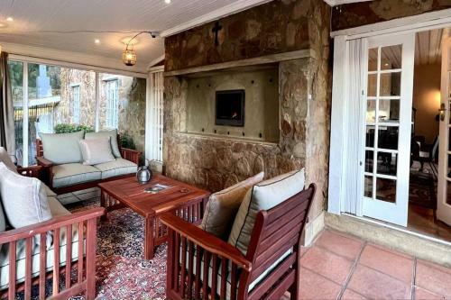 Villa Elm Tree House - Dullstroom - Holiday Home