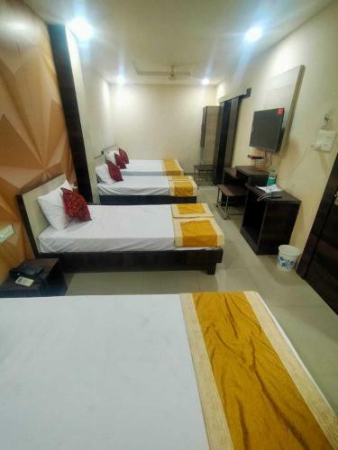 Hotel Collection O 91397 Golden City