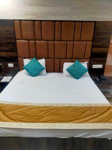 Hotel Collection O 91397 Golden City