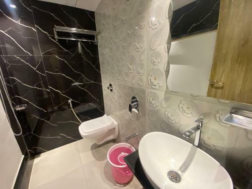 Hotel Bkc Crown - Near Us Embassy