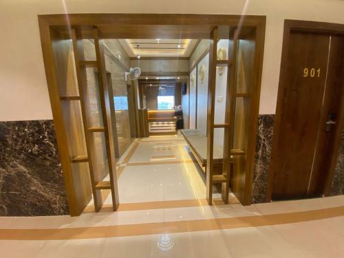 Hotel Bkc Crown - Near Us Embassy