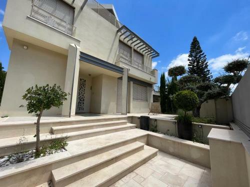 Luxury Villa In Raanana