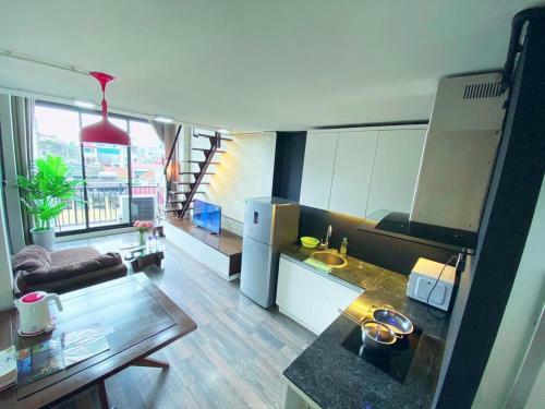 Mayhouse - Duplex Sky View 01hb