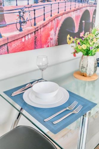 Bright And Spacious 1br Apartment W King Bed And Netflix