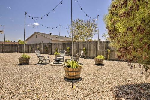 Modern Peoria Home Large Yard, Grill, Games!
