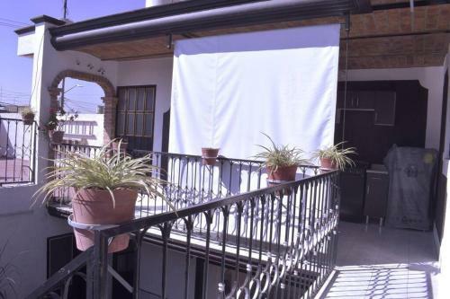 Apartamento Habitaciones Privadas, Cocina Y Cochera Gratis