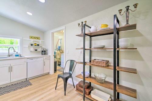 Bright Home With Fire Pit, Near Back 40 Trail!