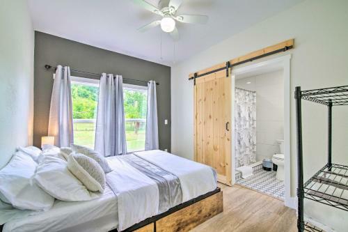 Bright Home With Fire Pit, Near Back 40 Trail!