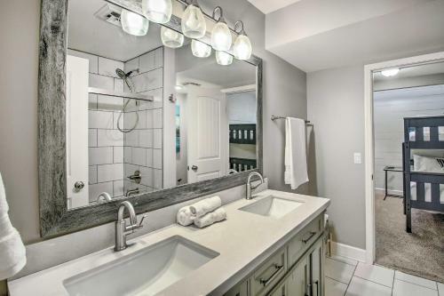 Updated Townhome With Deck, Grill And Sunroom!
