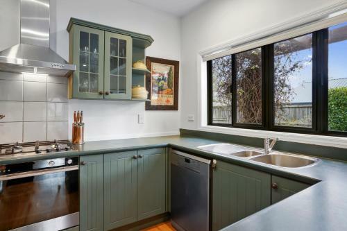 Kokomea House - Wanaka Holiday Home