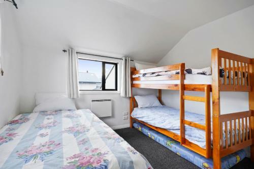 Kokomea House - Wanaka Holiday Home