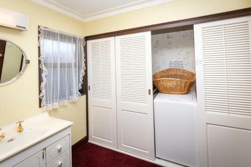 Redcliff House - Te Anau Holiday Home