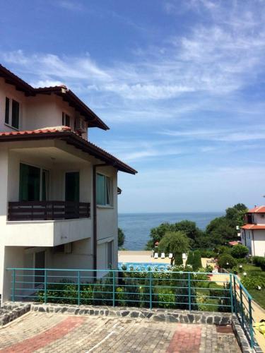Comfortable, Cozy Three-room Family Apartment With A Sea View