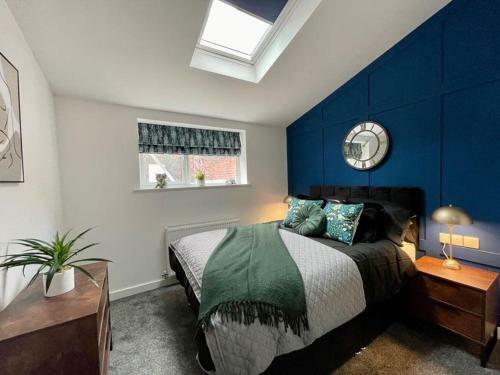 Hostal 5 Bed Home On Birdwell Road - Free Parking