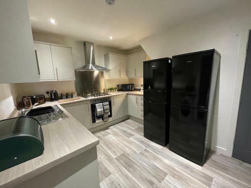 Hostal 5 Bed Home On Birdwell Road - Free Parking