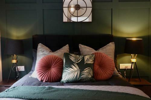 Hostal 5 Bed Home On Birdwell Road - Free Parking