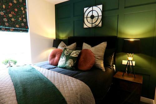 Hostal 5 Bed Home On Birdwell Road - Free Parking