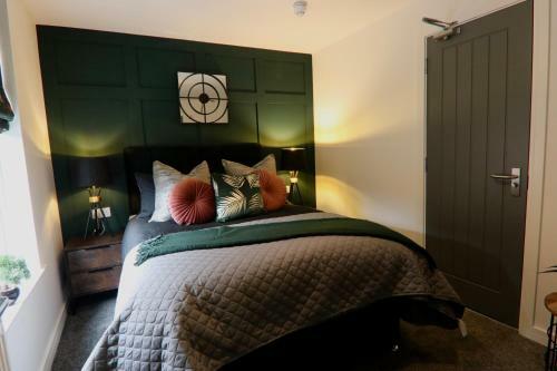 Hostal 5 Bed Home On Birdwell Road - Free Parking